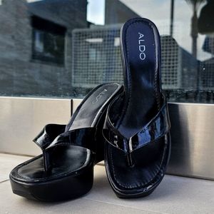 Vintage Size 9 Aldo wedge thong Sandals